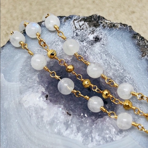 🎉6XHP🎉 Moonstone Bracelets - Picture 4 of 5
